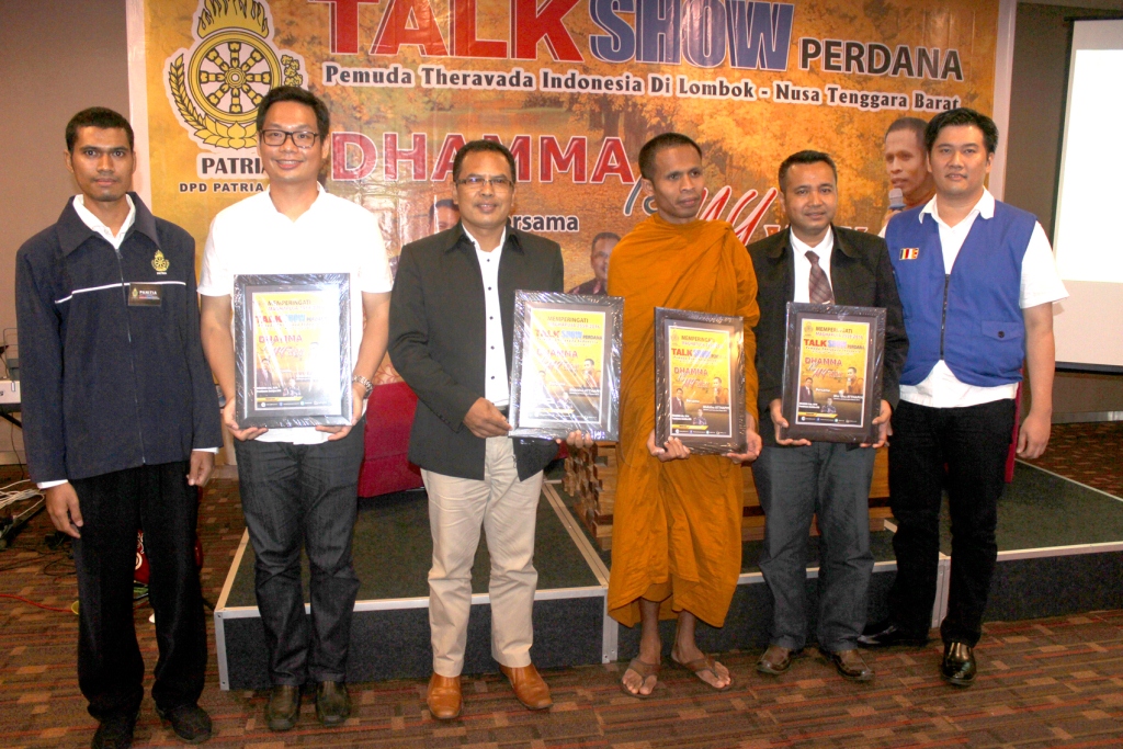 Talk Show “Dhamma is My Way” di NTB, Sukses Membakar Semangat Umat Buddha..!!!