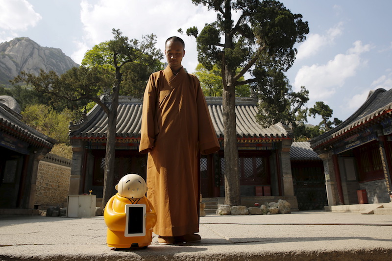 Robot Bhiksu Cina telah hadir di dunia…Waow…Keren…